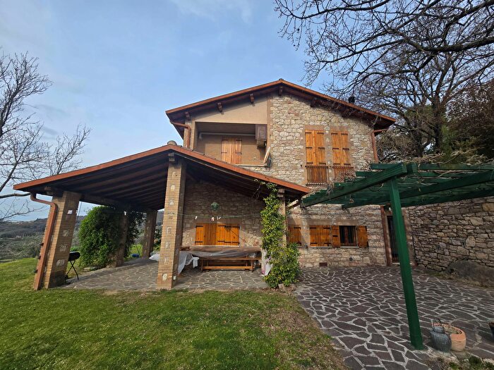 Casa con 5 locali in vendita in Strada Montelaguardia Montebagnolo, Perugia