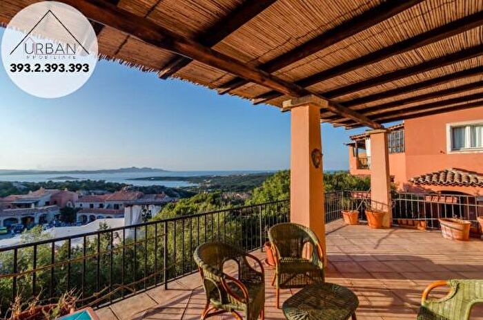 Appartamento con 5 locali in vendita in Viale Giovanna Maria Orecchioni, Arzachena