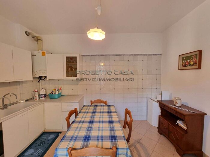 Appartamento trilocale in affitto in Via Vittorio Emanuele II, Centro, Bra