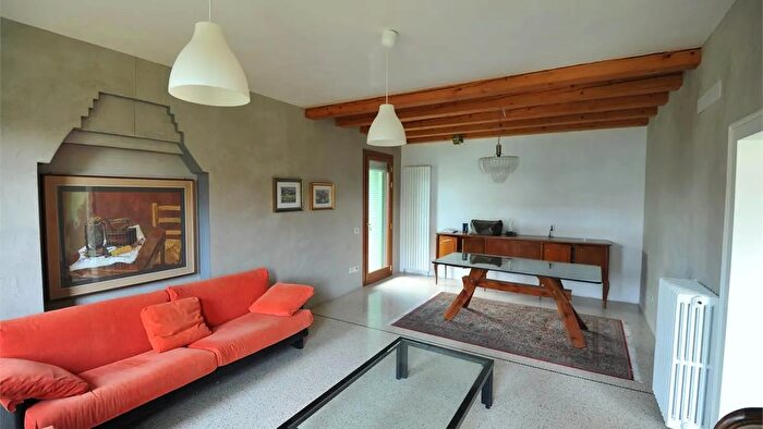 Casa con 6 locali in vendita in Caerano di San Marco Via della Pace, Montebelluna