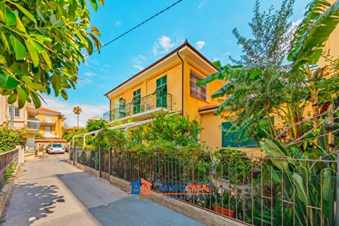 Appartamento bilocale in vendita in Via dei Gerani, Diano Marina