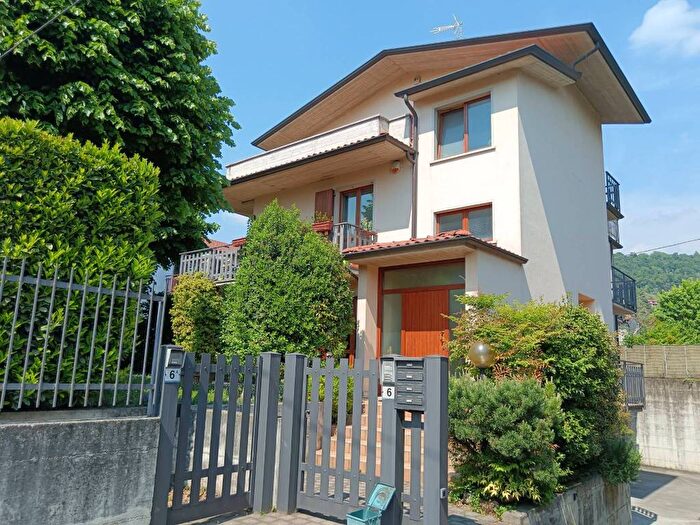 Appartamento trilocale in affitto in Via Pietro Ruggeri da Stabello, Ponteranica