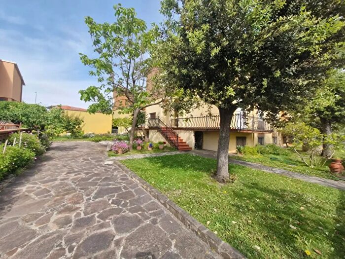 Casa con 8 locali in vendita in Campiglia Marittima