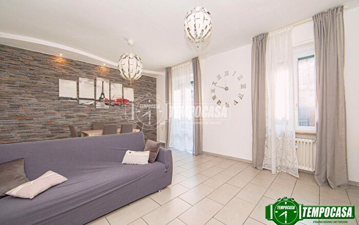 Appartamento trilocale in vendita in Via Jacopo Dentici, Voghera