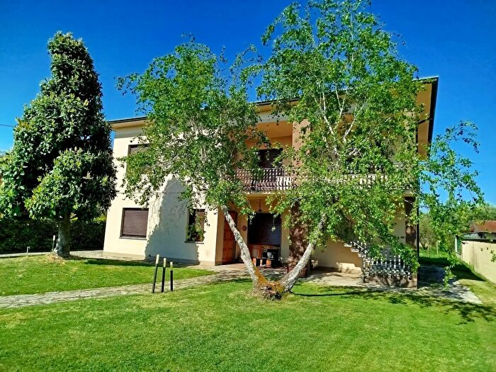 Casa con 12 locali in vendita in dellAve Maria, Capannori