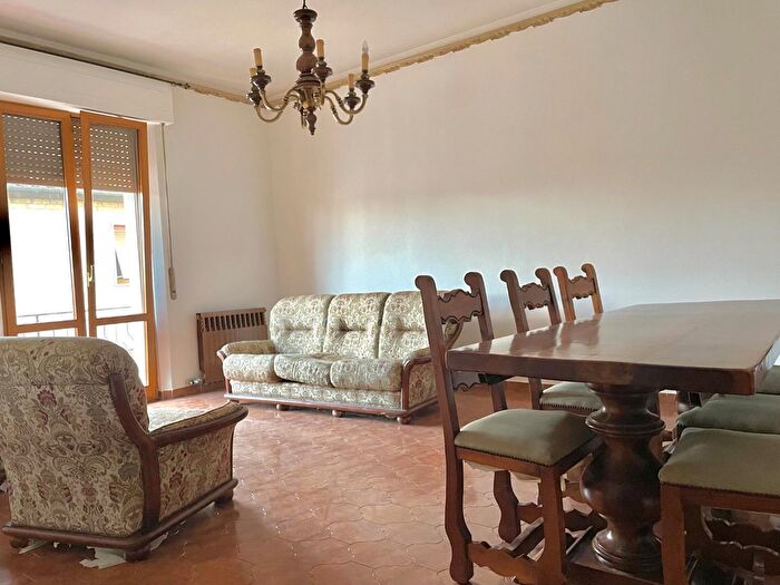 Appartamento con 6 locali in vendita in Asciano