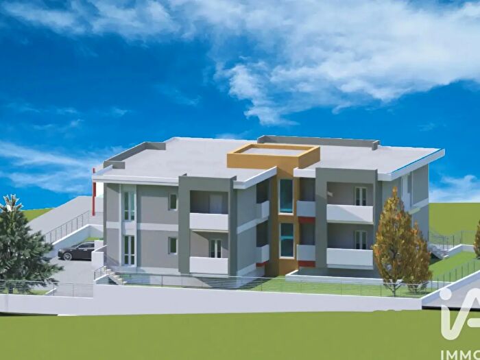 Appartamento con 6 locali in vendita in Nereto