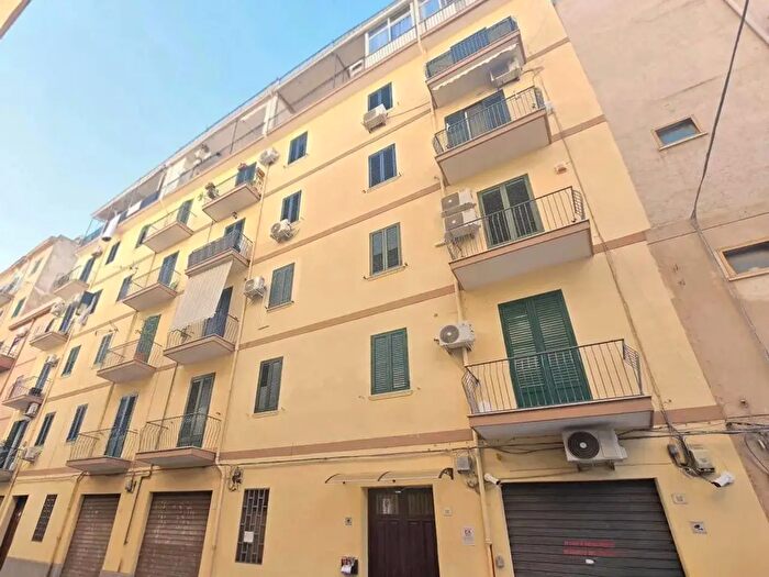 Appartamento quadrilocale in vendita in Via Fratelli Campo, Palermo