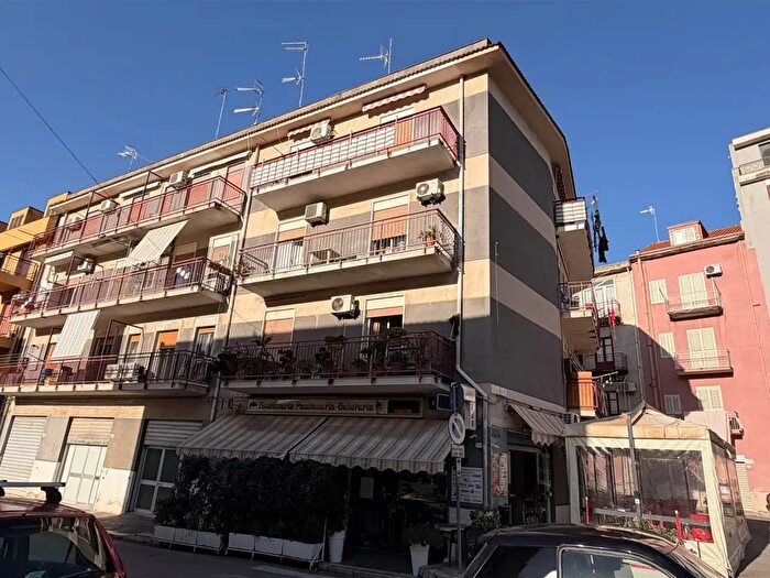 Appartamento con 5 locali in vendita in Via Ugo La Malfa, Lascari
