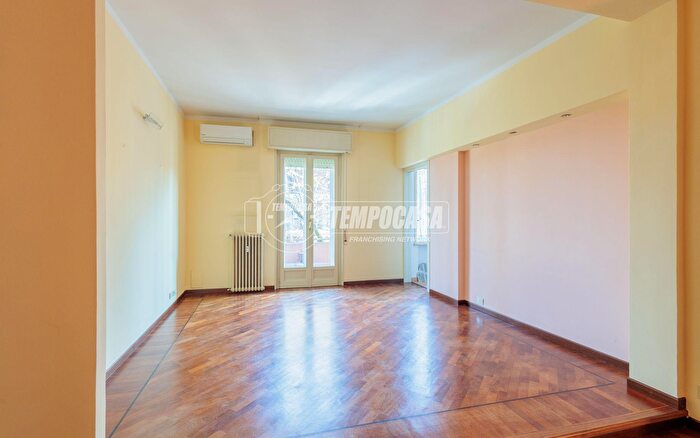 Appartamento quadrilocale in vendita in Via Pomponio Torelli, Parma