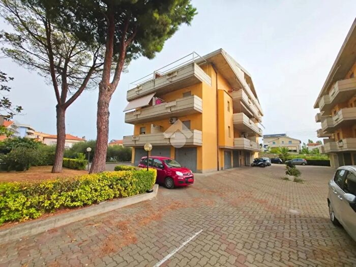 Appartamento trilocale in vendita in Via Roma, Silvi