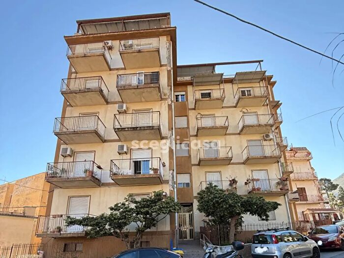 Appartamento quadrilocale in vendita in Via Francesco Cangialosi, Carini