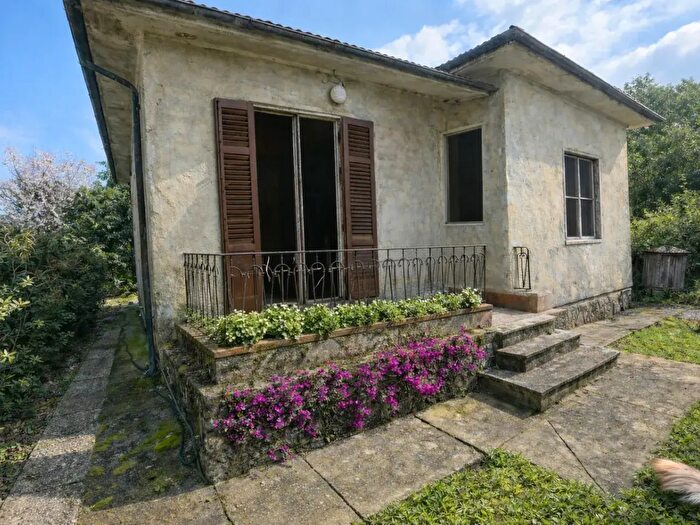 Casa con 5 locali in vendita in Lucca