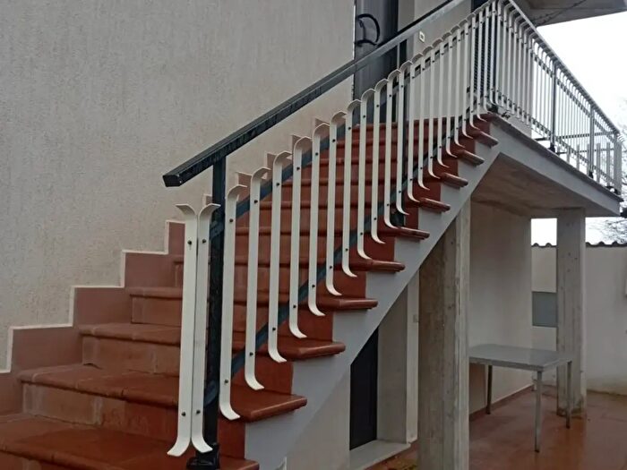 Casa con 20 locali in vendita in Via Monte Giove, Cermignano