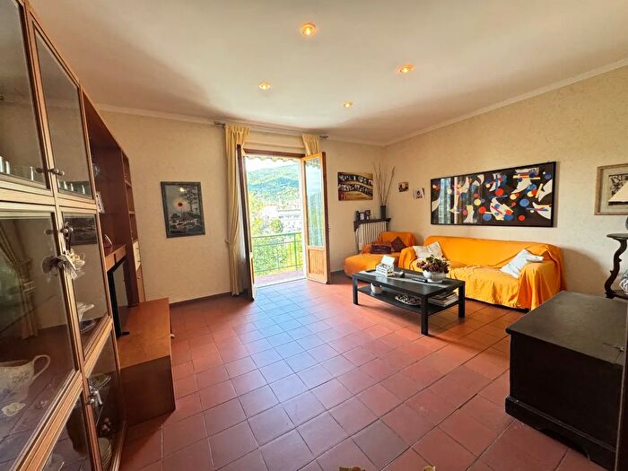 Appartamento con 5 locali in vendita in Via Giacomo Leopardi, Vaiano
