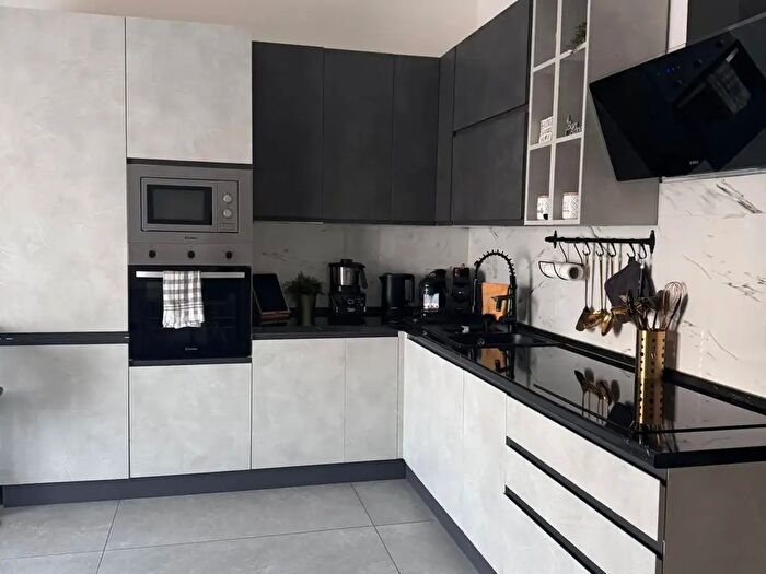 Appartamento con 5 locali in vendita in Via Emilia Ovest, Modena