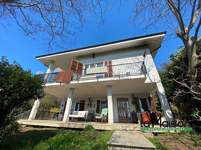 Casa con 8 locali in vendita in Via Provinciale, Quagliuzzo