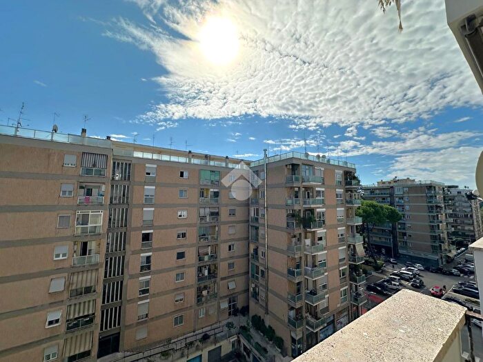 Appartamento bilocale in vendita in Viale Val Padana, Roma