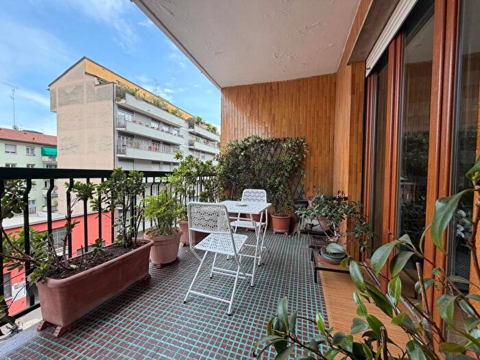 Appartamento trilocale in affitto in Via Baldassarre Oltrocchi, Martini Insubria, Milano