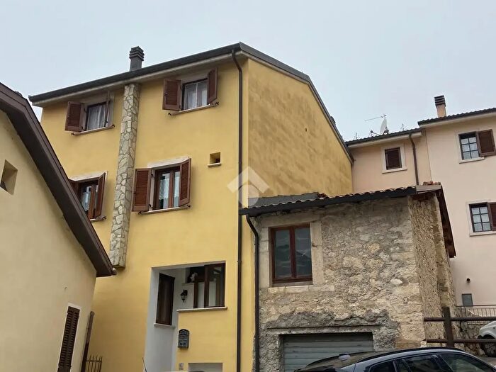 Appartamento trilocale in vendita in Appartamento Via Fonticella, Alfedena