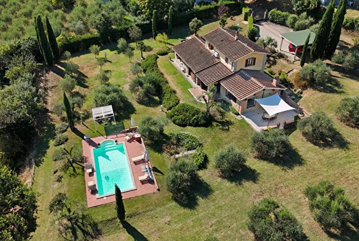 Casa in vendita in Cortona