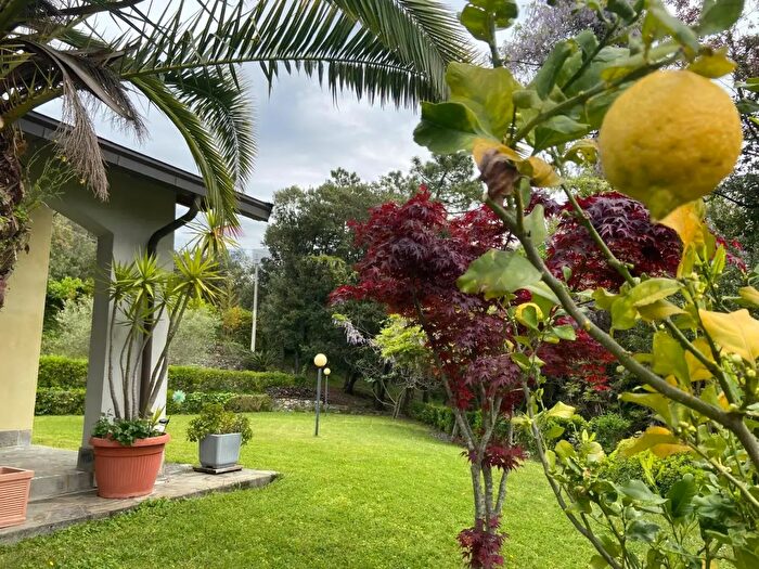 Casa con 8 locali in vendita in Via Brigate Cento Croci, Deiva Marina