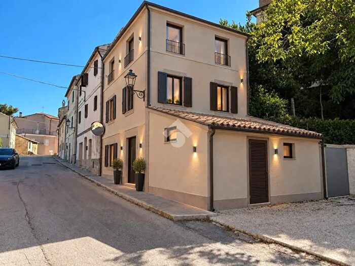 Case in Vendita e in Affitto - 3