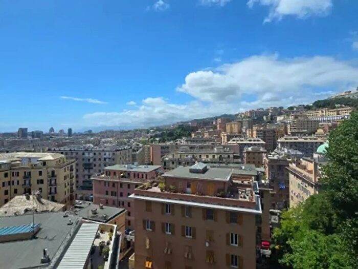 Appartamento trilocale in vendita in Salita della Noce, Genova