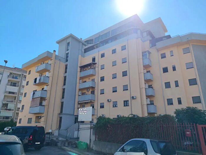Appartamento trilocale in vendita in Via Fortunato La Camera Snc, Cosenza