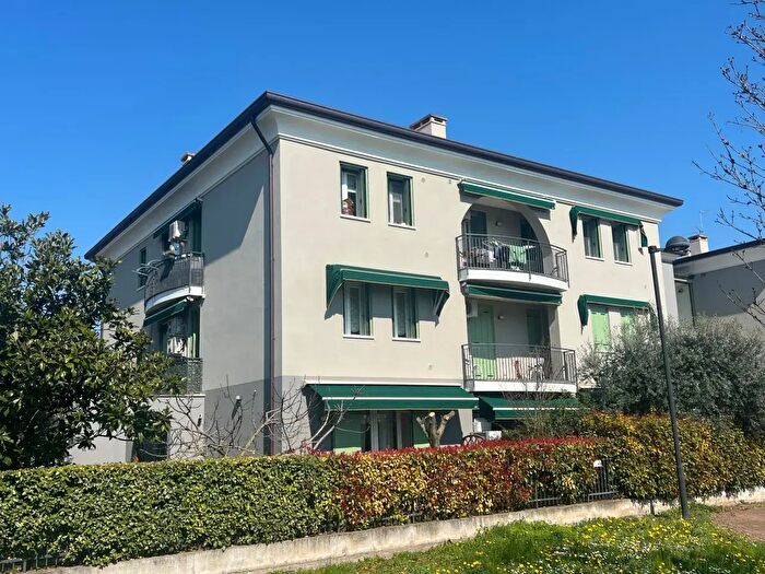 Appartamento trilocale in vendita in Viale Don Luigi Orione, Lonigo