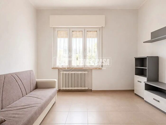 Appartamento trilocale in vendita in Via Leopoldo Pilla a, Mantova