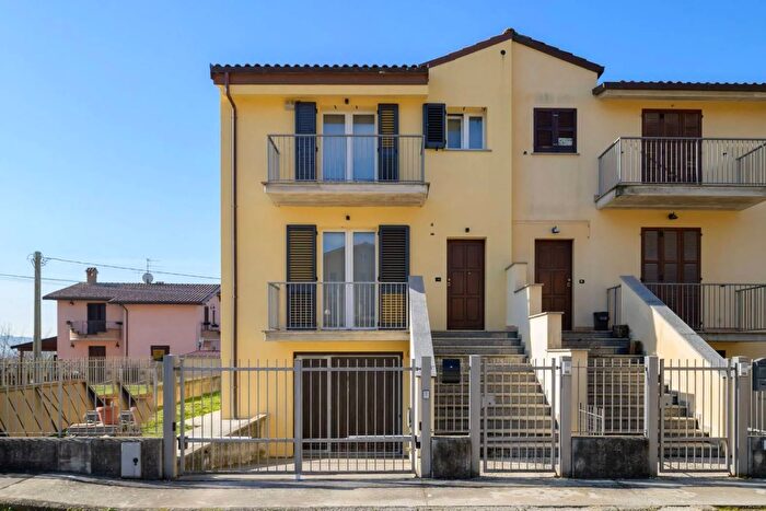 Casa con 9 locali in vendita in Via della Diga Gubbio, Gubbio