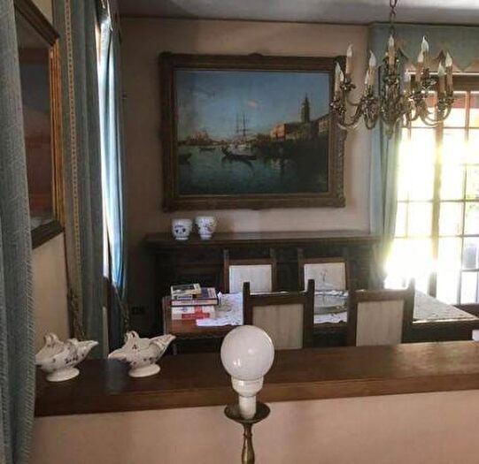 Casa con 6 locali in vendita in Aosta