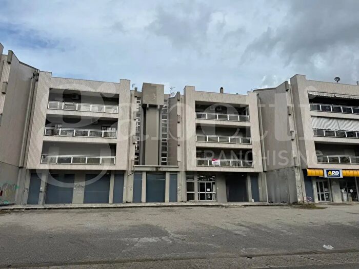 Appartamento con 7 locali in vendita in Via Todaro, Rende