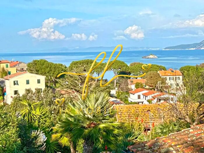 Casa con 7 locali in vendita in Portoferraio