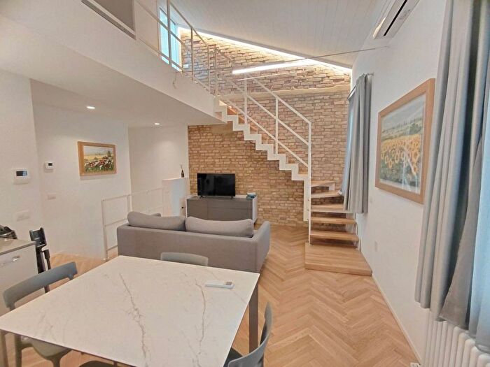 Appartamento trilocale in affitto in Via Mario Paterni, Porto, Pesaro