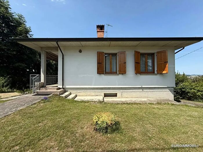 Casa con 6 locali in vendita in Strada La Villa, Neviano Degli Arduini