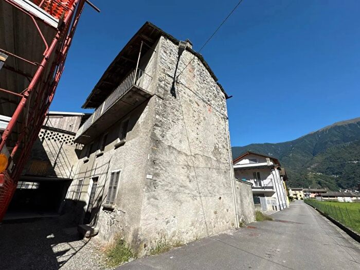 Casa con 5 locali in vendita in Via Buzzi, Colorina