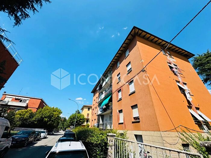 Appartamento trilocale in vendita in Via Tito Azzolini, Bologna