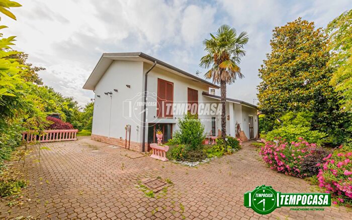 Casa quadrilocale in vendita in Via Paolo VI, Gudo Visconti