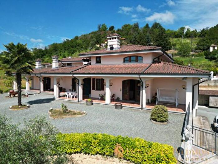 Casa con 6 locali in vendita in Nizza Monferrato