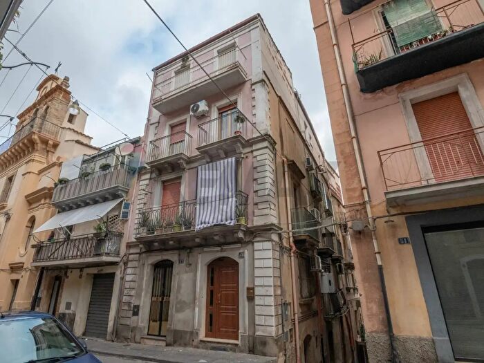 Appartamento con 5 locali in vendita in Via San Pietro, Caltagirone