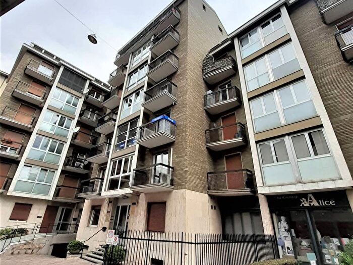 Appartamento trilocale in affitto in Via Giovanni Gavazzeni, Centro, Sondrio