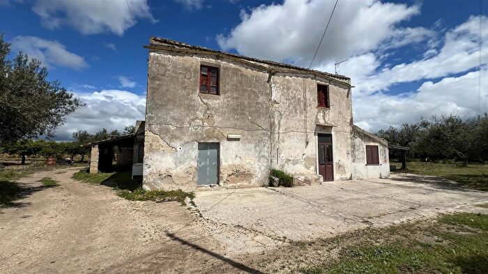 Casa con 12 locali in vendita in Contrada Chiana Scunchipani Sciacca, Sciacca