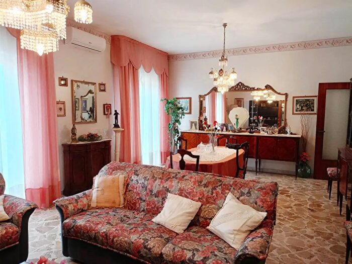 Appartamento con 5 locali in vendita in Siracusa