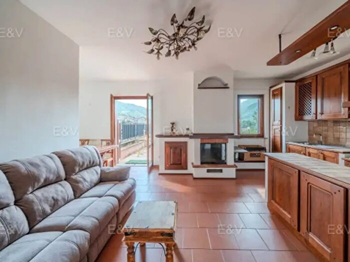 Appartamento con 6 locali in vendita in Via Fermo Marini, Cascia