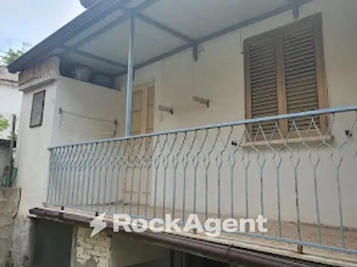 Casa quadrilocale in vendita in Via Poerio, Gioiosa Ionica