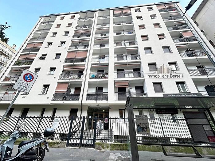 Appartamento trilocale in vendita in Via Alfonso Capecelatro Milano, Milano