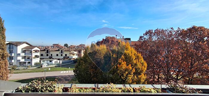 Appartamento trilocale in vendita in Via Deportati di Mauthausen, Arluno