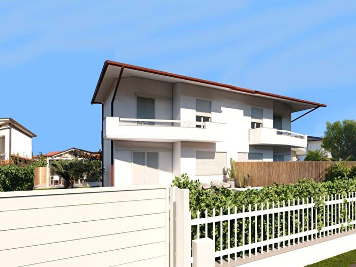 Casa con 5 locali in affitto in Pietrasanta